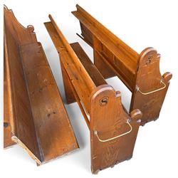 Set of four early 20th century single-ended stained pine ecclesiastical church pews, the shaped end support flanking slatted and panelled back