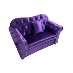 Chesterfield shaped snuggler sofa, upholstered in buttoned purple fabric, with scatter cushions