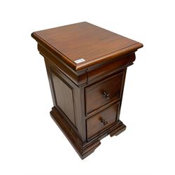 Barker & Stonehouse - 'Grosvenor' pair mahogany bedside chests, moulded rectangular top over moulded frieze drawer and two cock-beaded drawers, on bracket feet
