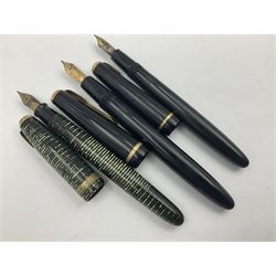 Group of Parker rolled gold pens and propelling pencils, comprising two fountain pens and propelling pencil, each with a black barrel and rolled gold cap with arrow clip, two ballpoints and propelling pencil, together with an unmarked gilt pencil and pen set in case, many with striated decoration, Parker Duofold black and emerald pearl fountain pen and two further black barrelled fountain pens, each with gold nib stamped 14K (12)