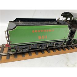 Gauge I - Aster live steam Southern Railway 4-4-0 Schools Class locomotive 'Winchester' No.901 with six-wheel tender; twin outside cylinders, smoke deflectors and spirit burner fed from tender tank, with Aster serial no. 6141167 between the wheels (2)