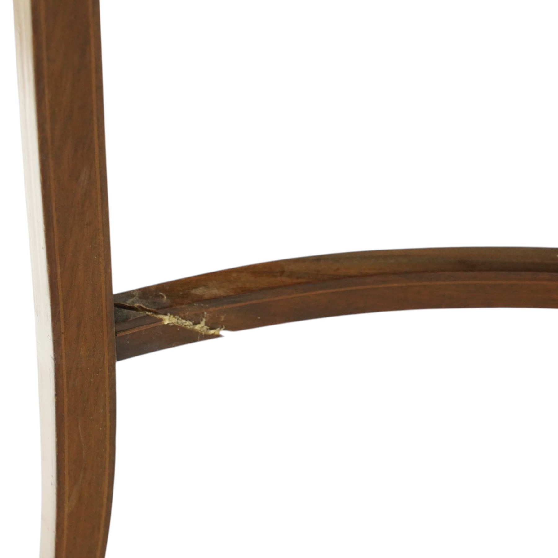 Edwardian Sheraton Revival inlaid mahogany and satinwood marquetry oval two-tier étagère occasional table, the oval top with removable glazed tray with brass handles, over an ornately inlaid top with central patera motif and trailing foliate scrolls, the splayed uprights inlaid with bellflowers, over a matched inlay under-tier, raised on splayed supports united by curved X-stretcher,  retailed by David Hick Interiors, Jersey