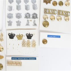 Collection of British Military cap badges, buttons and similar, including examples for Fife and Forfar Yeomanry, Royal Artillery, Cameronians, 18th Princess of Wales Hussars etc