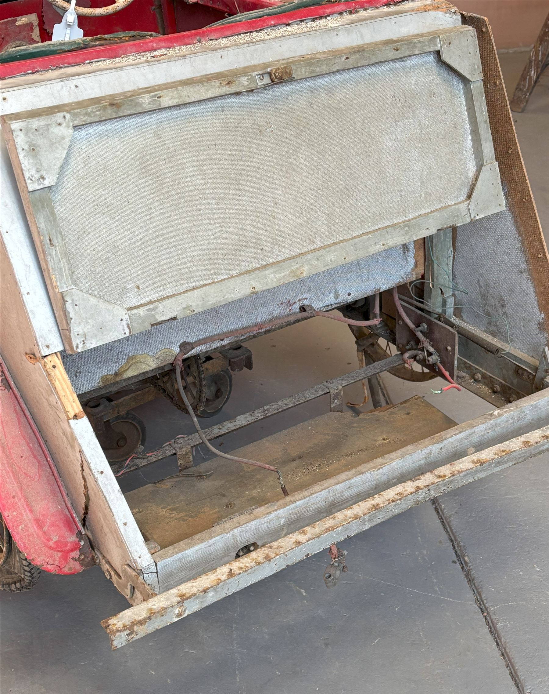 1930's open top two seater electric cycle sports car, in barn find condition, powered by 12v batteries and an electric motor. N.B. There is photographic evidnce to suggest this car was previosuly road registered with 'DMT8' liscence plate. L270cm, W100cm.  - COLLECTION BY APPOINTMENT FROM: The White House, Thirsk Road, Easingwold, York, YO61 3NF - CALL 01723 507111 TO ARRANGE