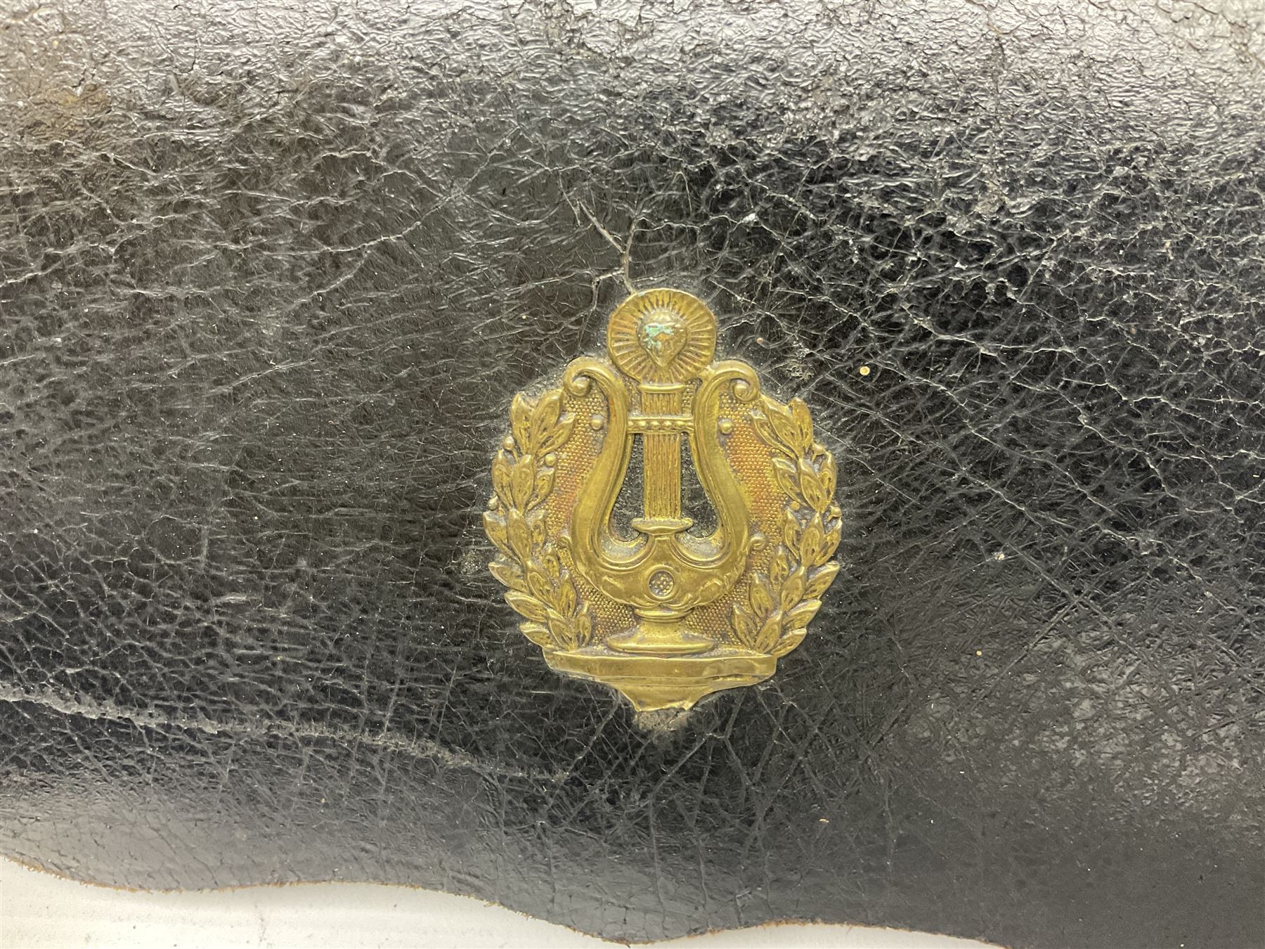 French 2nd Empire Musicians leather pouch and strap, with brass badges to pouch and strap, Crimea period c1854 L21cm