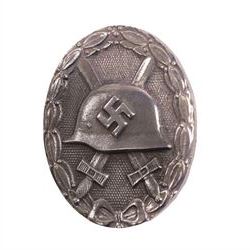 WWII German Third Reich 'silver' wound badge, numbered verso L22, together with a silver plate box with a miniature wound badge to the hinged lid, with brown velvet lining, box H3cm 