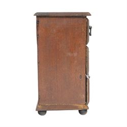 Table top chest of drawers, of rectangular form, with two short and two long drawers, raised upon bun feet, H22cm