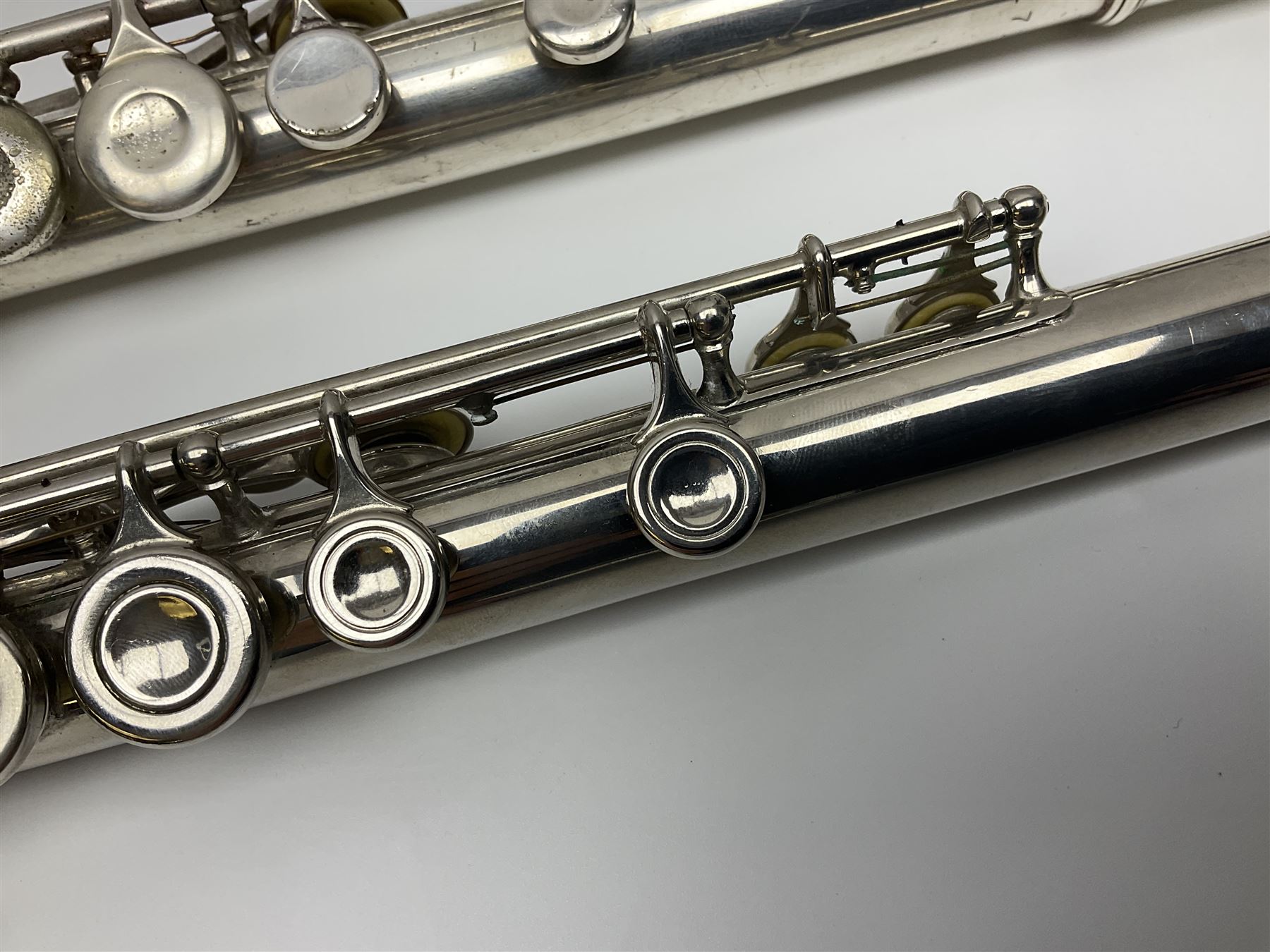 Boosey & Hawkes London Regent three-piece flute, serial no.345447; in B&H Bandhite hard carrying case; and Deg Music Company Inc. USA Claudel Model three-piece flute, serial no.491718, in hard carrying case (2)