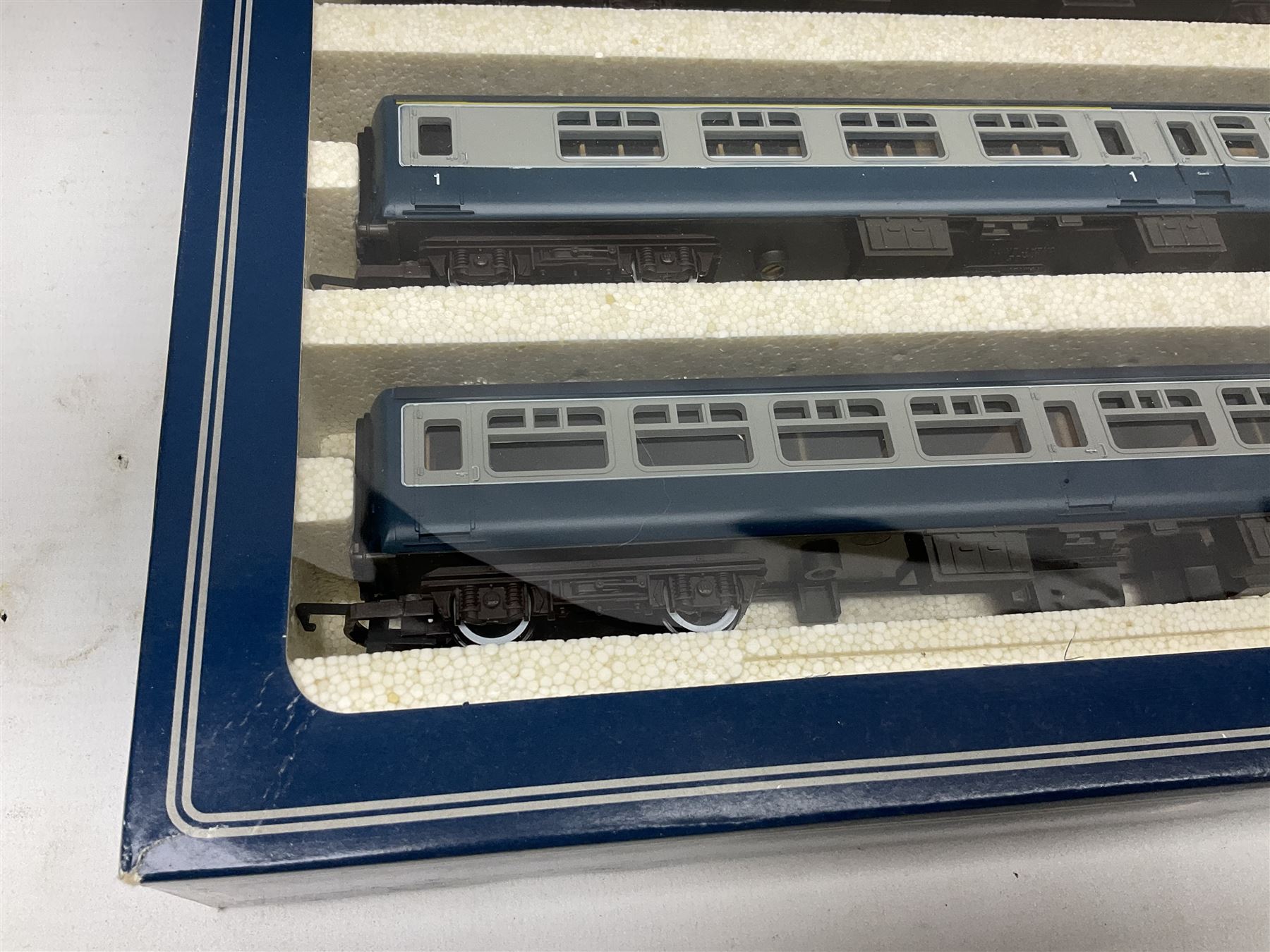 Hornby '00' gauge - LNER green 4-6-2 locomotive 'Flying Scotsman' No.4472 with tender and additional water tender in blue/grey; unboxed; together with The Flying Scotsman Limited Presentation Edition pack of three BR Mk.2A open and brake coaches; boxed