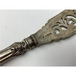 Set of six silver handled butter knives, in case, pair of silver handled fish servers, two silver handled shoe horns, and two silver handled button hooks, all hallmarked or stamped Sterling