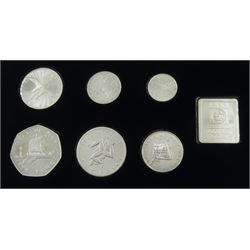 Queen Elizabeth II Isle of Man Pobjoy Mint 1978 silver coin collection, commemorating the 25th anniversary of the Coronation of Her Majesty Queen Elizabeth II, cased with certificate