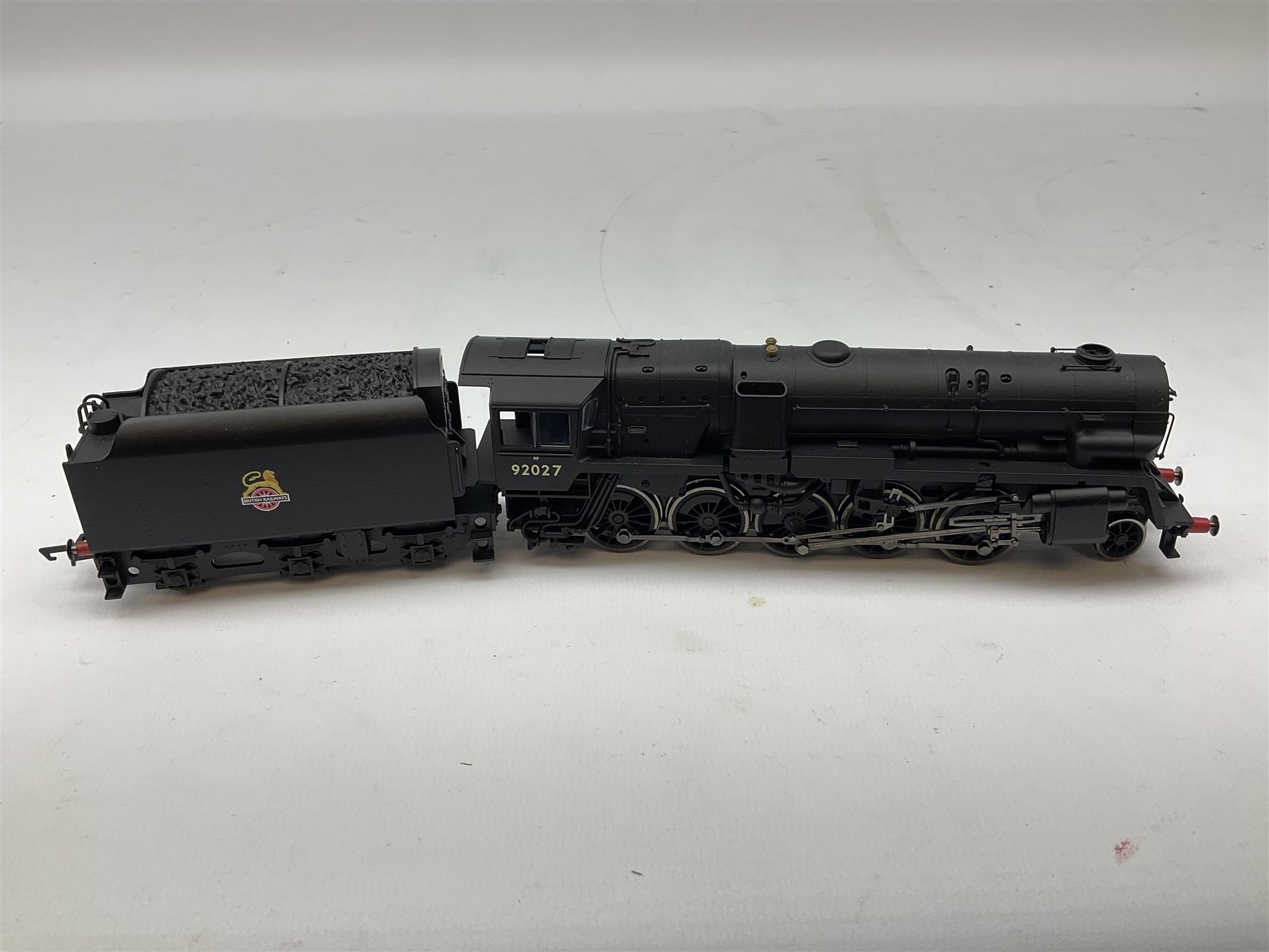 Hornby '00' gauge -Railroad Early BR Class 9F locomotive no. 92027, Class 2P 4-4-0 locomotive no. 40663 and Schools Class 4-4-0 locomotive 'Winchester' no. 30901, all DCC ready (3)