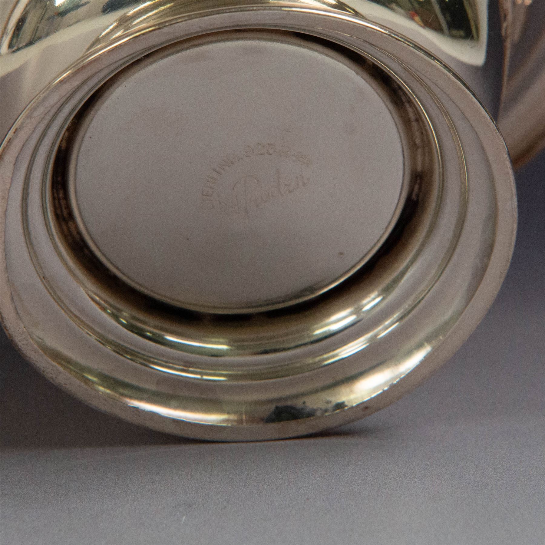 American silver sugar bowl, of circular form with fluted rim and fluted sides, upon stepped circular foot, stamped Sterling by Roden, with blue glass liner
