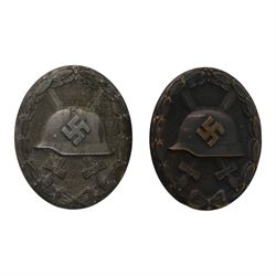 WWII two German Third Reich wound badges, H5cm 