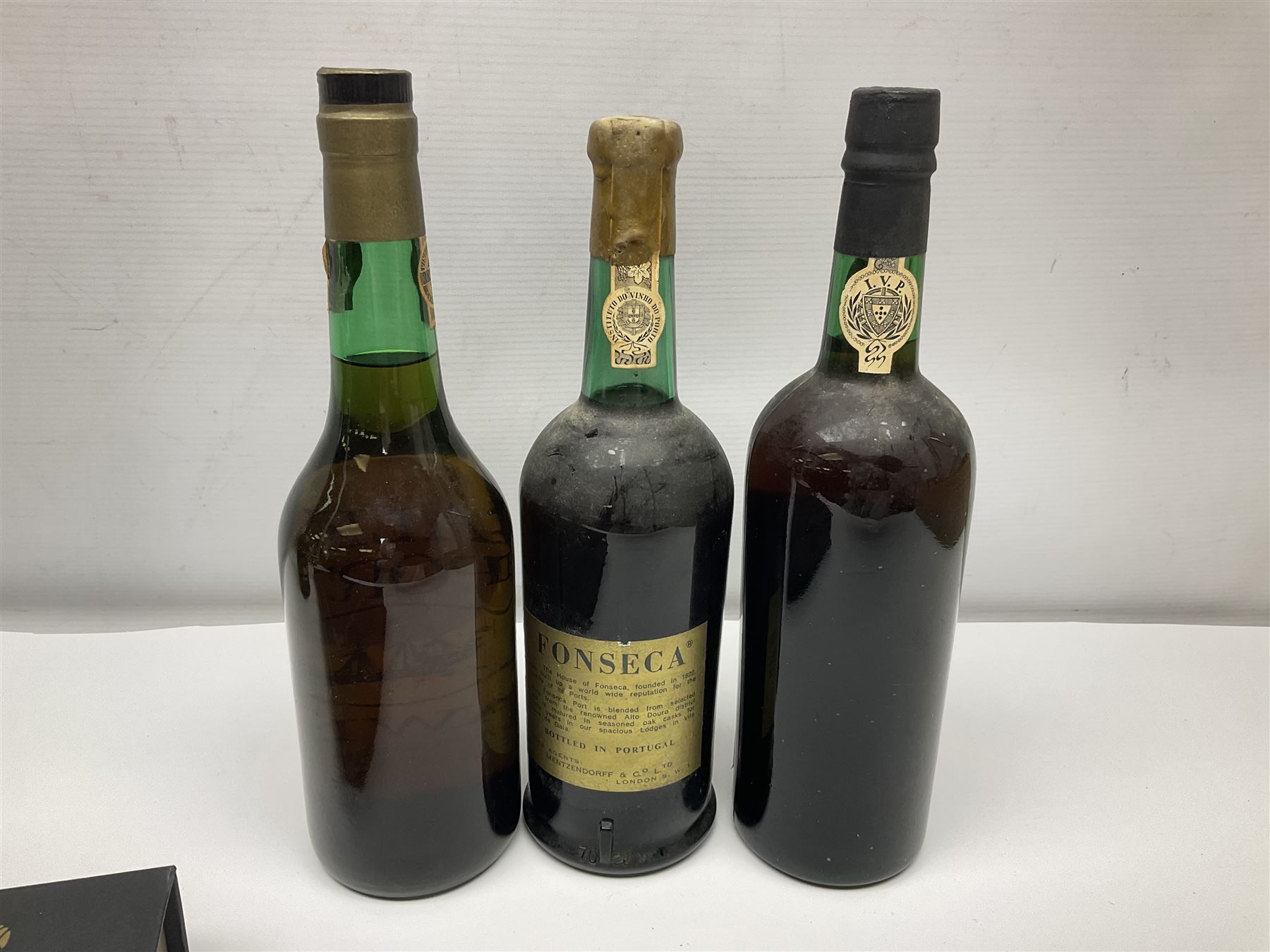 Mixed port, to include Don Pablo, 1982, port, Justerini and Brooks tawny port, calem port, etc, various contents and proof