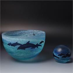 Malcolm Sutcliffe (British 1954-): Studio glass cameo bowl, the body mottled and speckled ...