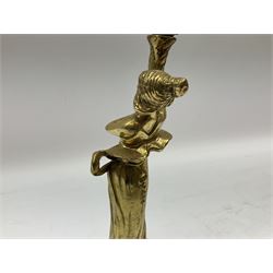 Brass column table lamp with a circular base, together metal lamp in the form of a cherub, and two other table lamps, tallest example H44cm 