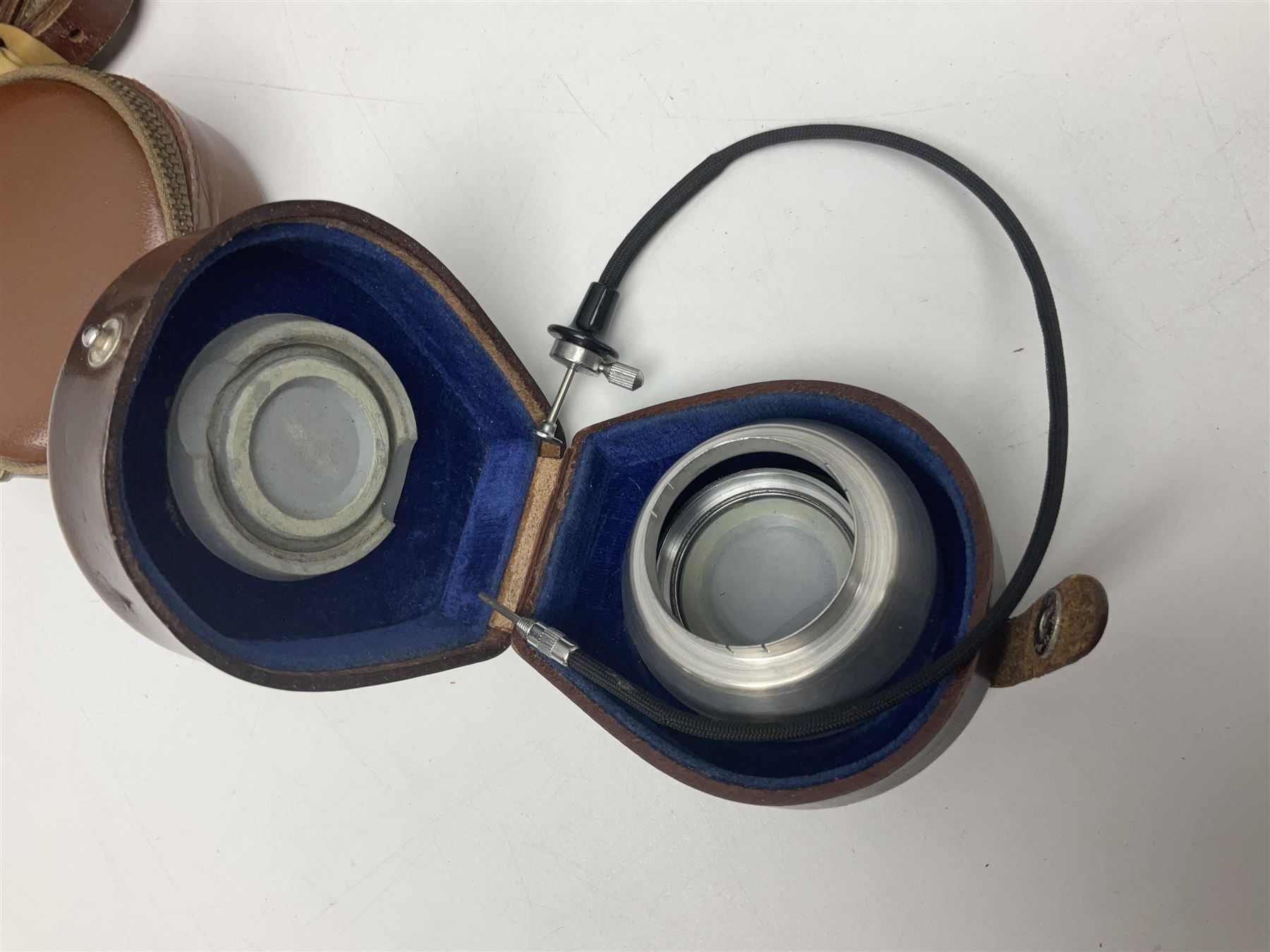 Collection of camera bodies and lenses, to include Olympus OM-1 camera body, serial no 106567, with 'Olympus OM-System F.Zuiko Auto-S 1:1.8 f=50mm' lens, serial no 135097,  Zenit-B camera body, serial no 71017867, with 'Helios-44-2 2/58' serial no 7500040, Voigtlander Vito B camera body, with 'Voigtlander Colour Skopar 1:2.8/50' lens, 'Olympus OM-System Zuiko Auto-Zoom 1:4 f=75-150mm' lens serial no 104321, 'Tamron SP 35-210mm 1:3.5-4.2' lens etc 