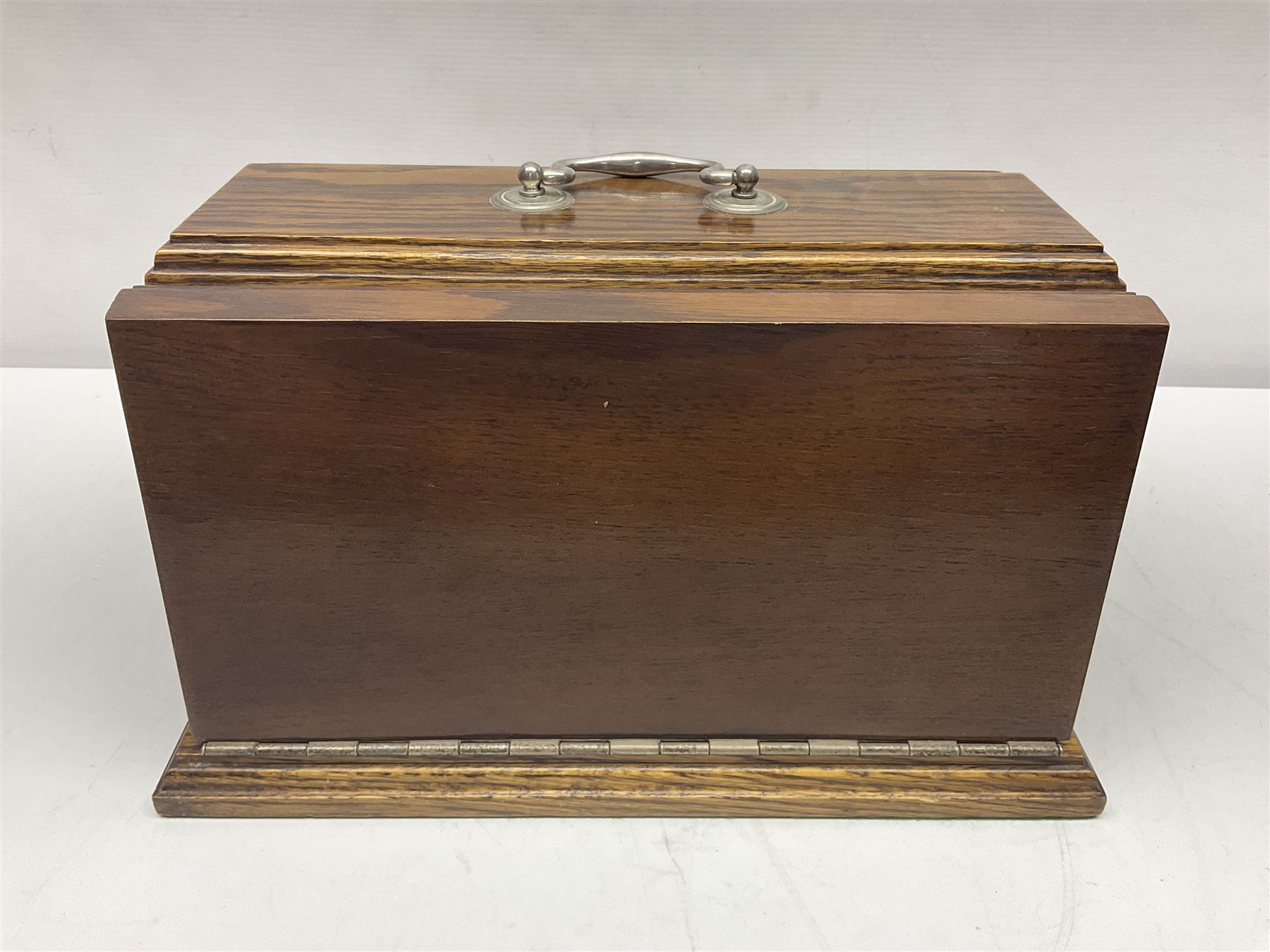 Silver plated canteen of kings pattern cutlery, house in oak canteen of trapezium form 