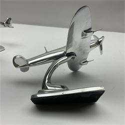 Set of three aluminium planes with rotating propellers, tallest H18cm