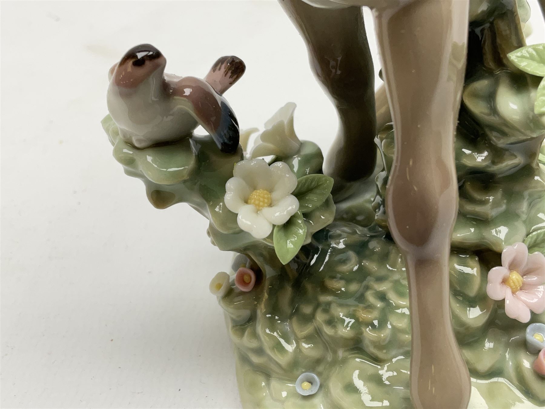 Two Lladro deer figures, comprising A Fawn and Friend no 5674 and Hi There no 5672, both with original boxes, largest example H14.5cm