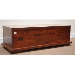  Willis & Gambier hardwood blanket box, hinged lid, W118cm, H38cm, D51cm  