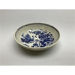 18th century Worcester saucer, circa 1775, decorated in the Fence pattern in underglaze blue, with crescent mark beneath, D11.5cm