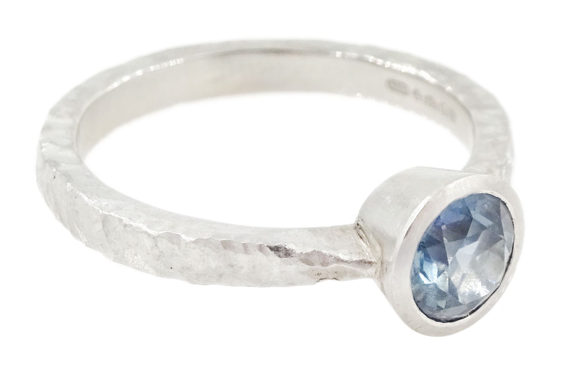 Platinum sapphire ring, single bezel set sapphire of approx 1.00 carat, to a planished shank, London 2019
