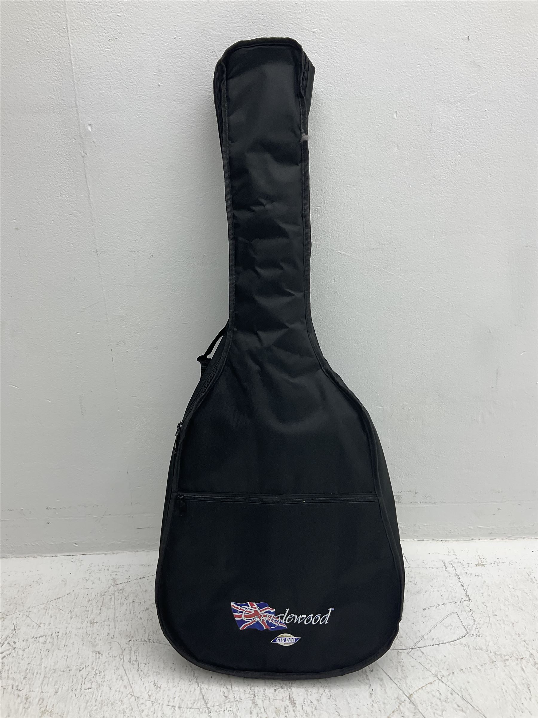 Yamaha CX40 electro-acoustic guitar L102cm in Tanglewood soft Gig-Bag