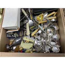 Quantity of predominantly silver-plated metal ware, to include cased silver plate cutlery, brassware, oil lamp, treen, copper, pewter tankards, misc etc