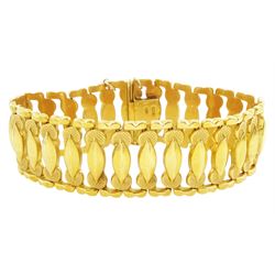 21ct gold fancy link bracelet, stamped