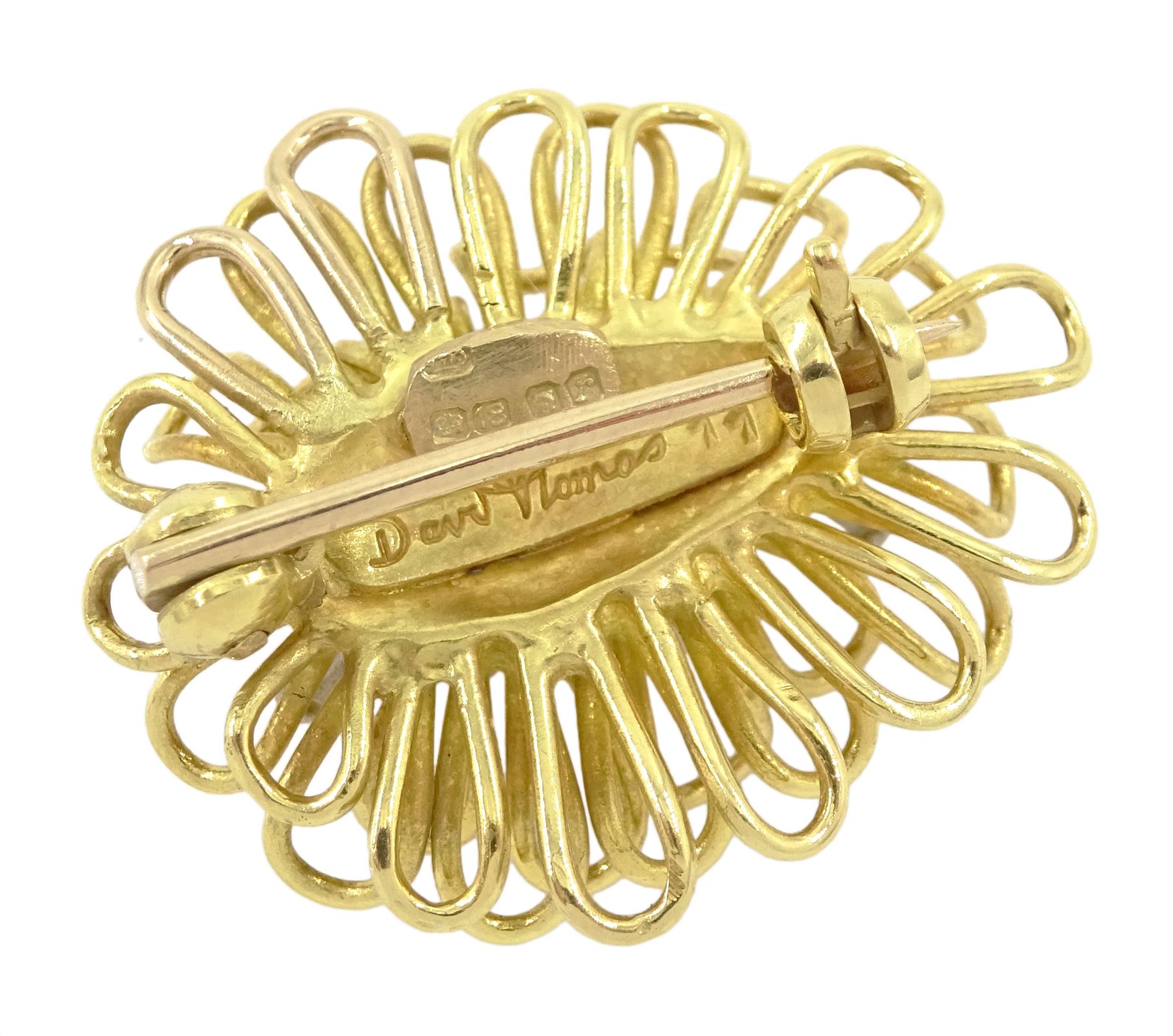 18ct gold round brilliant cut diamond brooch by David Thomas, London 1972