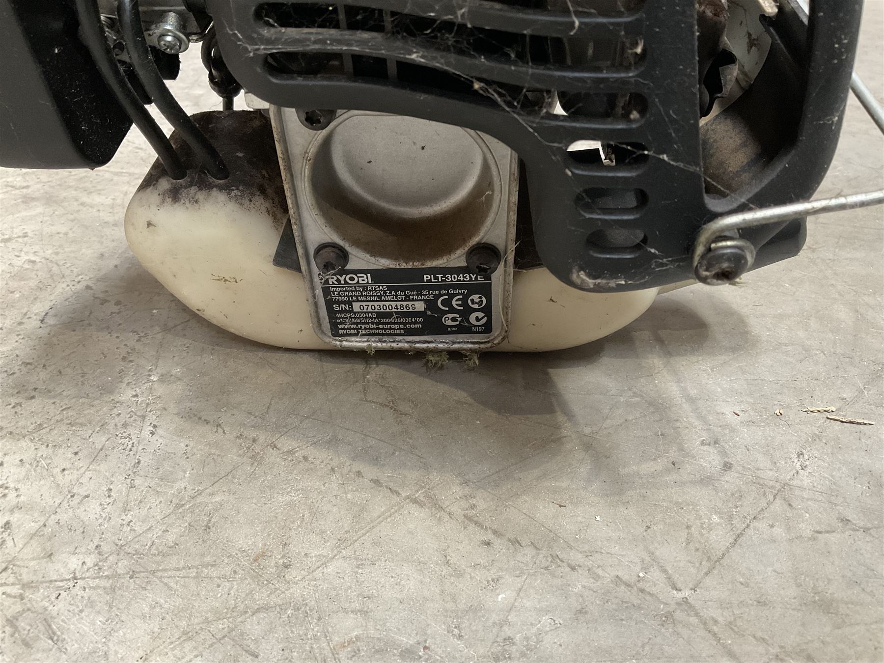 Ryobi 30cc PLT 3043YE petrol strimmer