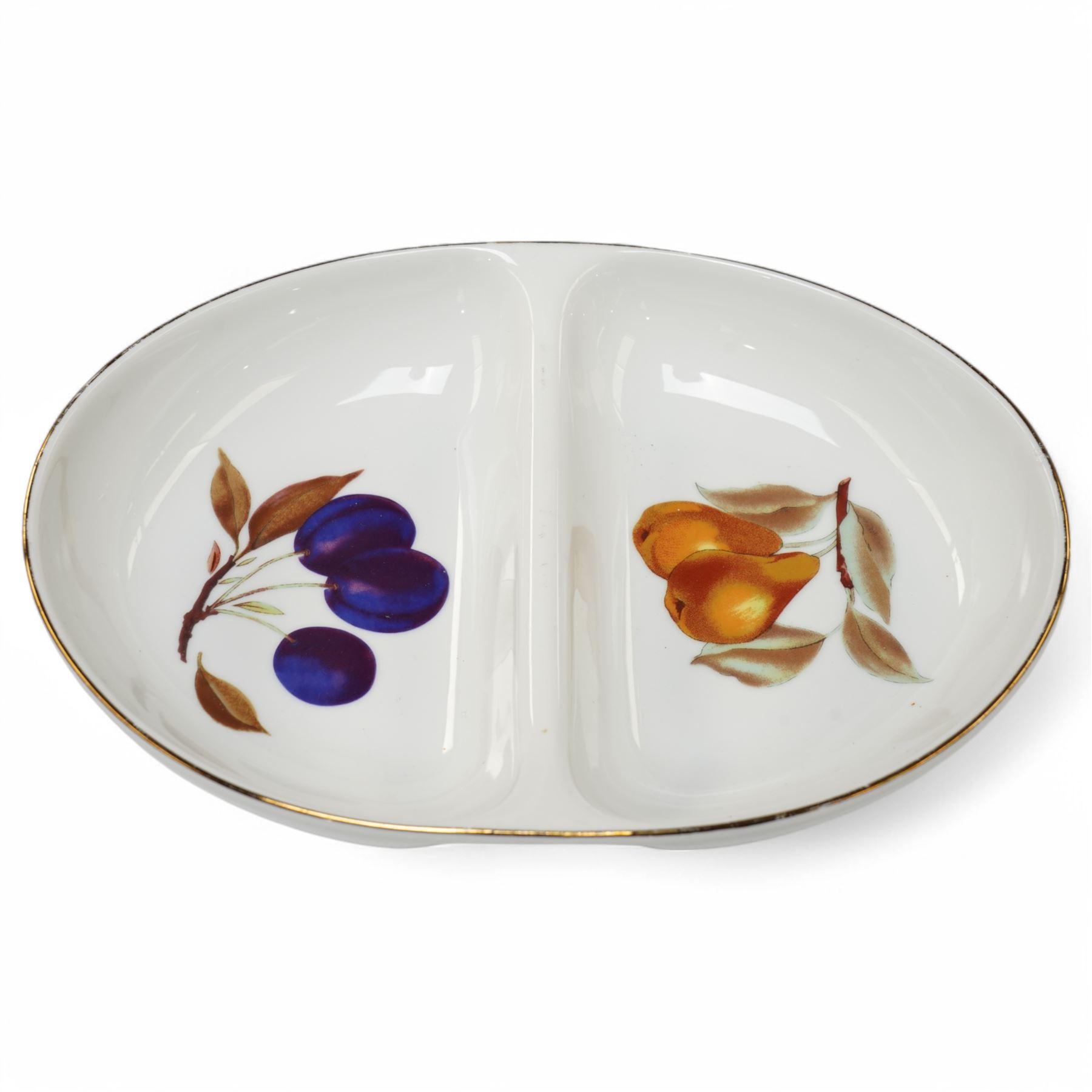 Collection of Worcester Evesham oven to tableware including two oval and two circular vegetable dishes and covers, five circular serving bowls, largest 26cm, and rectangular, oval and and square dishes etc (16)