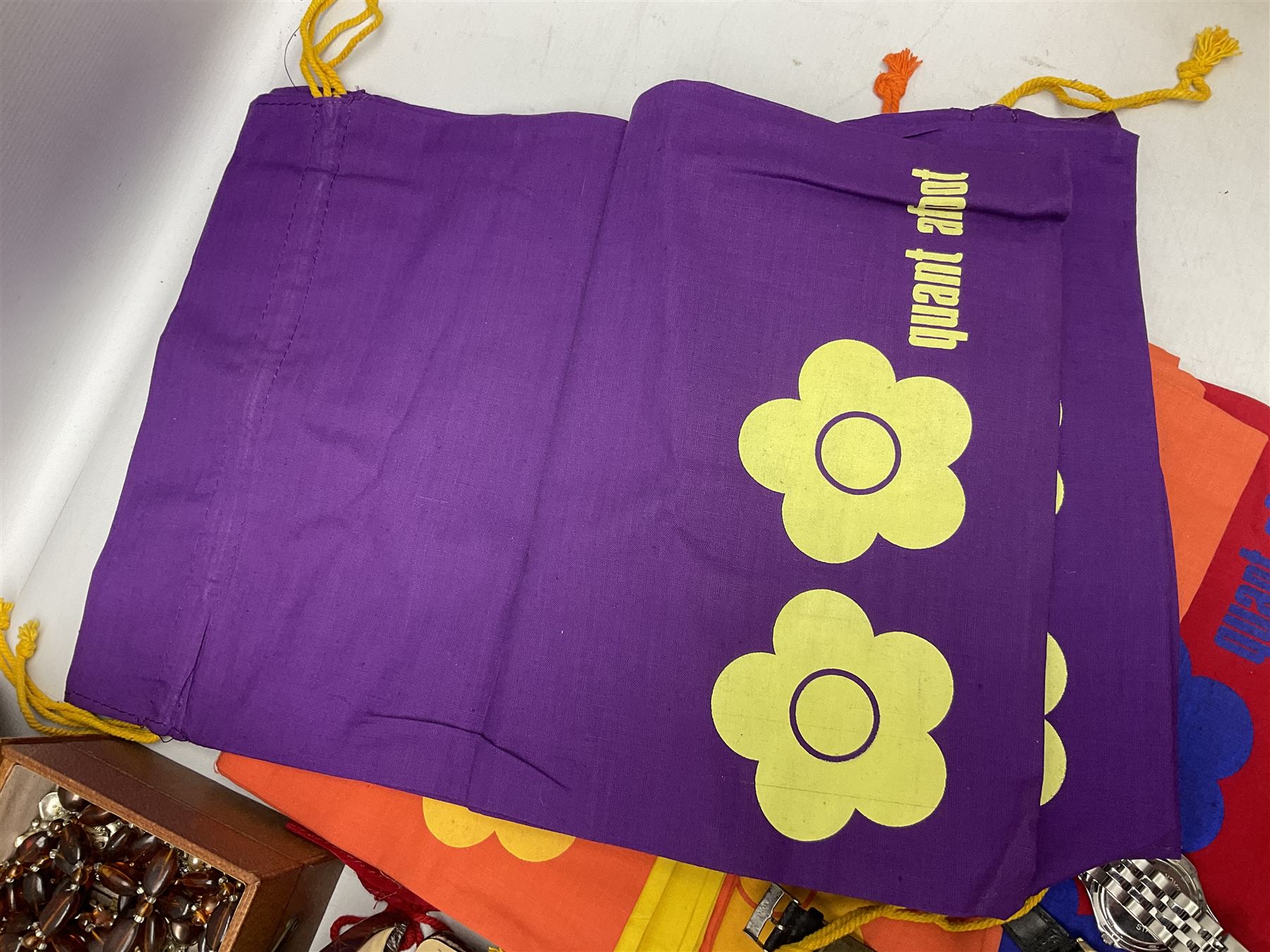 9ct gold agate brooch, gold ring, silver brooch, silver marcasite ladies manual wind wristwatch, collection of costume jewellery and a Smiths Timecal Noddy alarm clock etc 