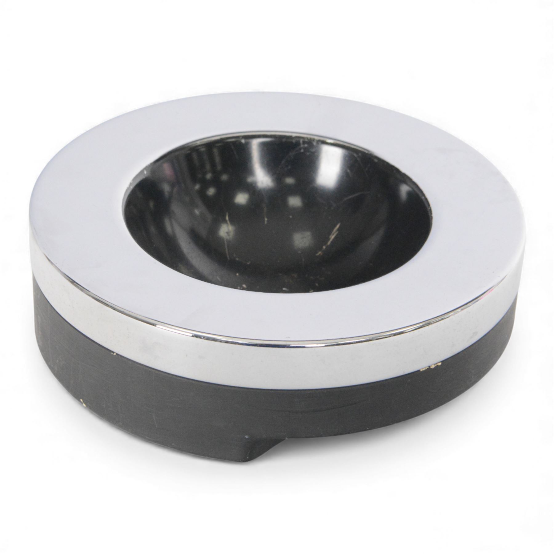 Guzzini - 1970s Italian circular chrome ashtray, designed by Luigi Massoni for Harvey Guzzini, D23cm