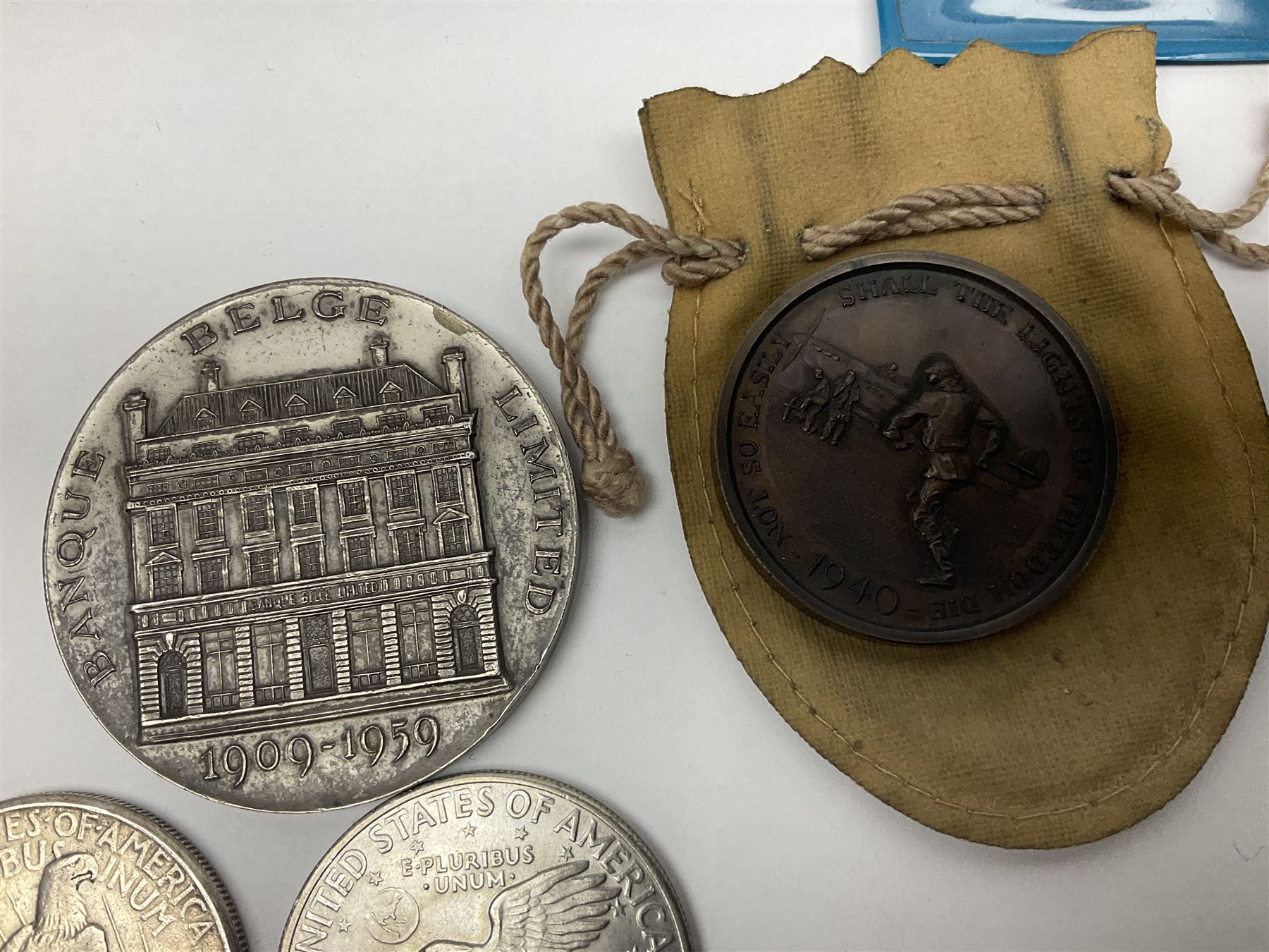 United States of America 1922 peace dollar, 1971 dollar coin, various commemorative crowns, commemorative medallions etc