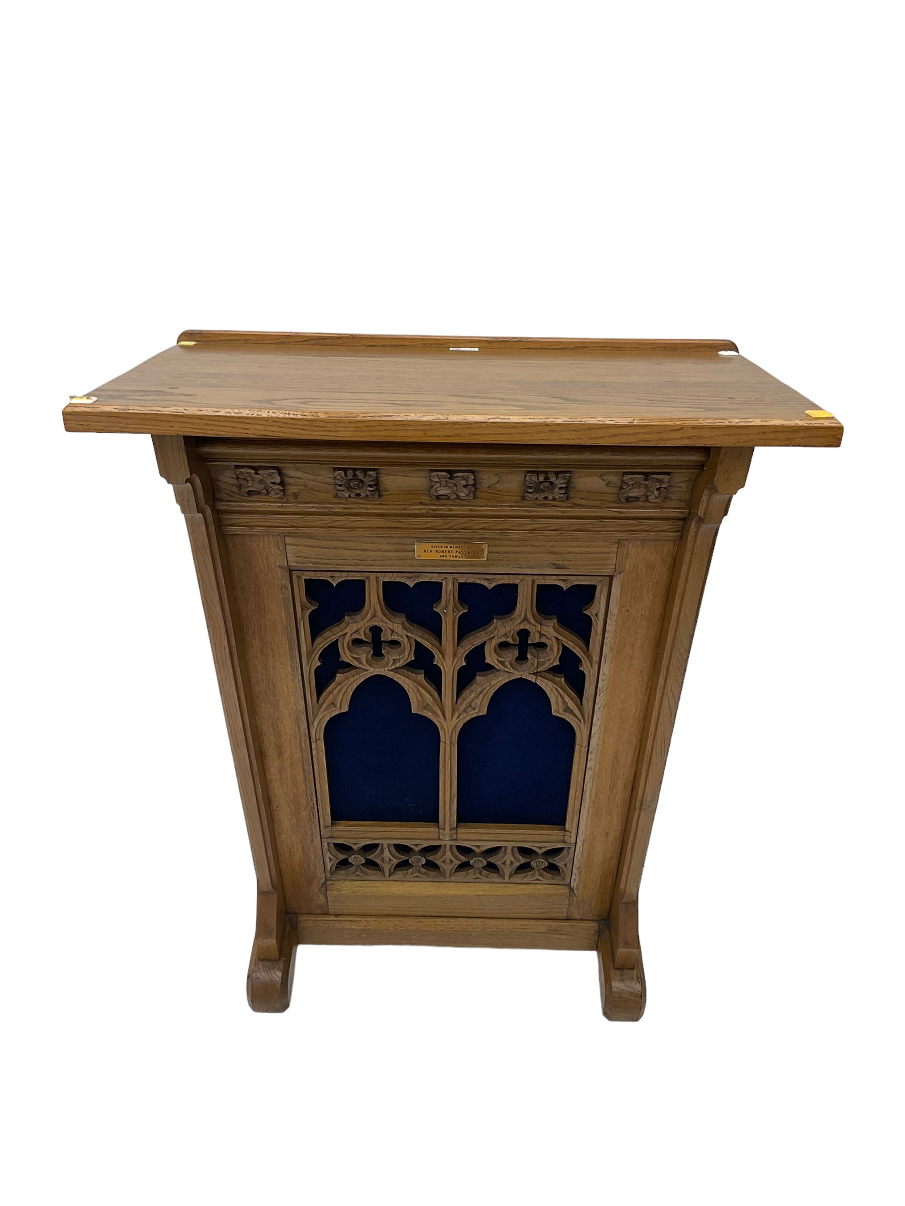 20th century ecclesiastical oak lectern, the sloped rest on moulded end supports with carved decoration, the front panelled with Gothic style carved and pierced tracery, on sledge feet