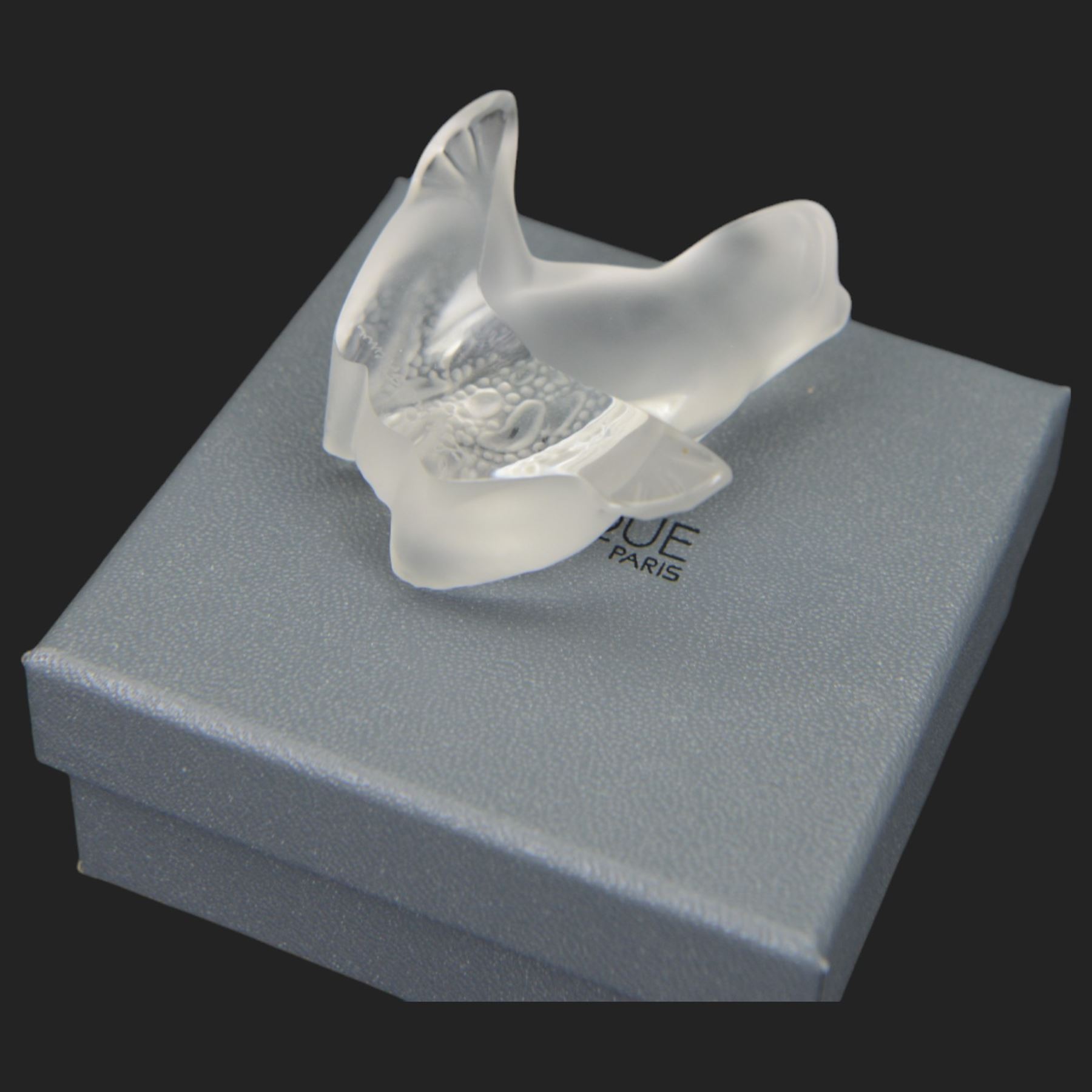 Lalique small glass frog, signed to base, with original box, H3cm