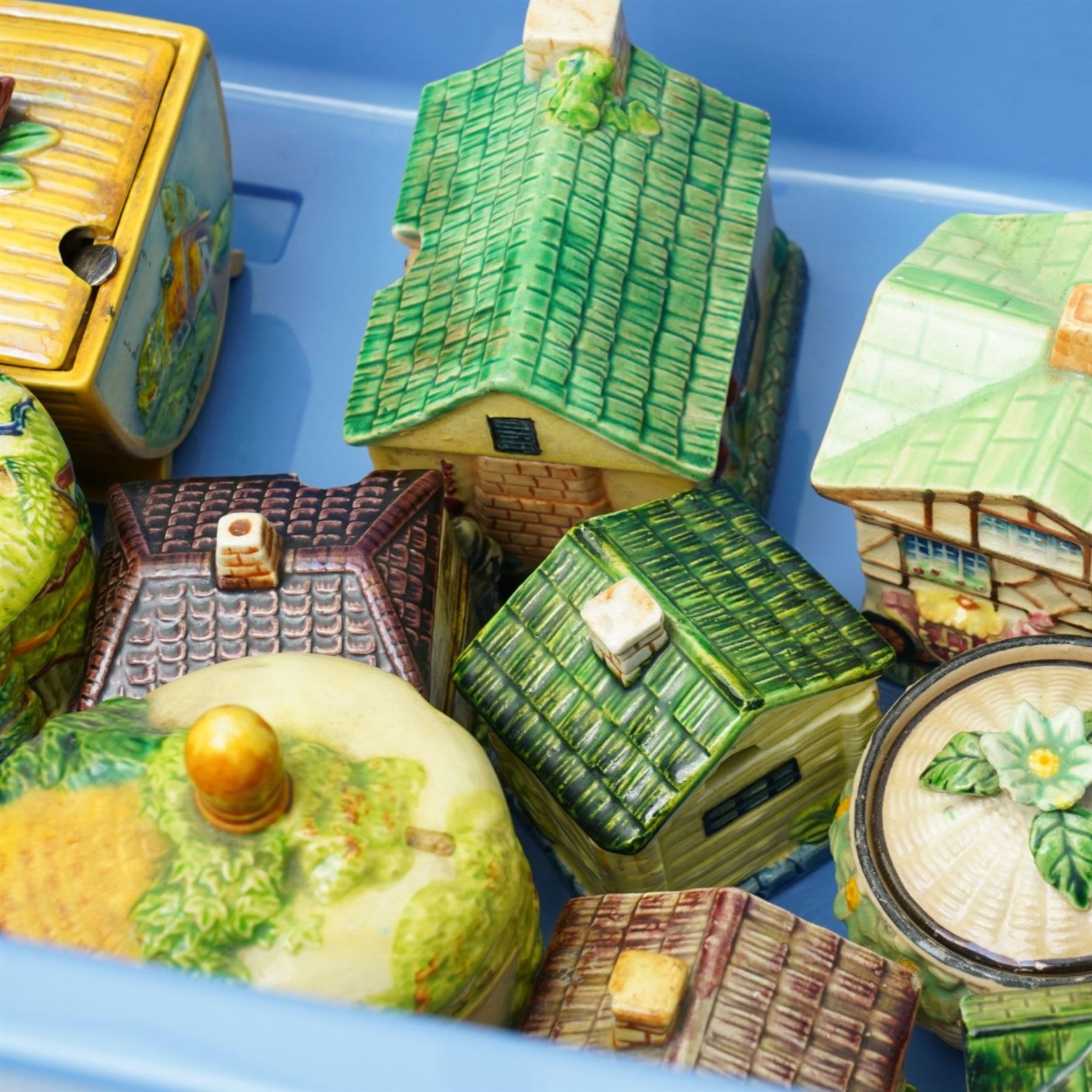 Eleven pieces of Marutomo ware