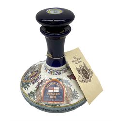 Limited edition commemorative issue ships decanter for British Navy Pusser's Rum, with label, H23cm