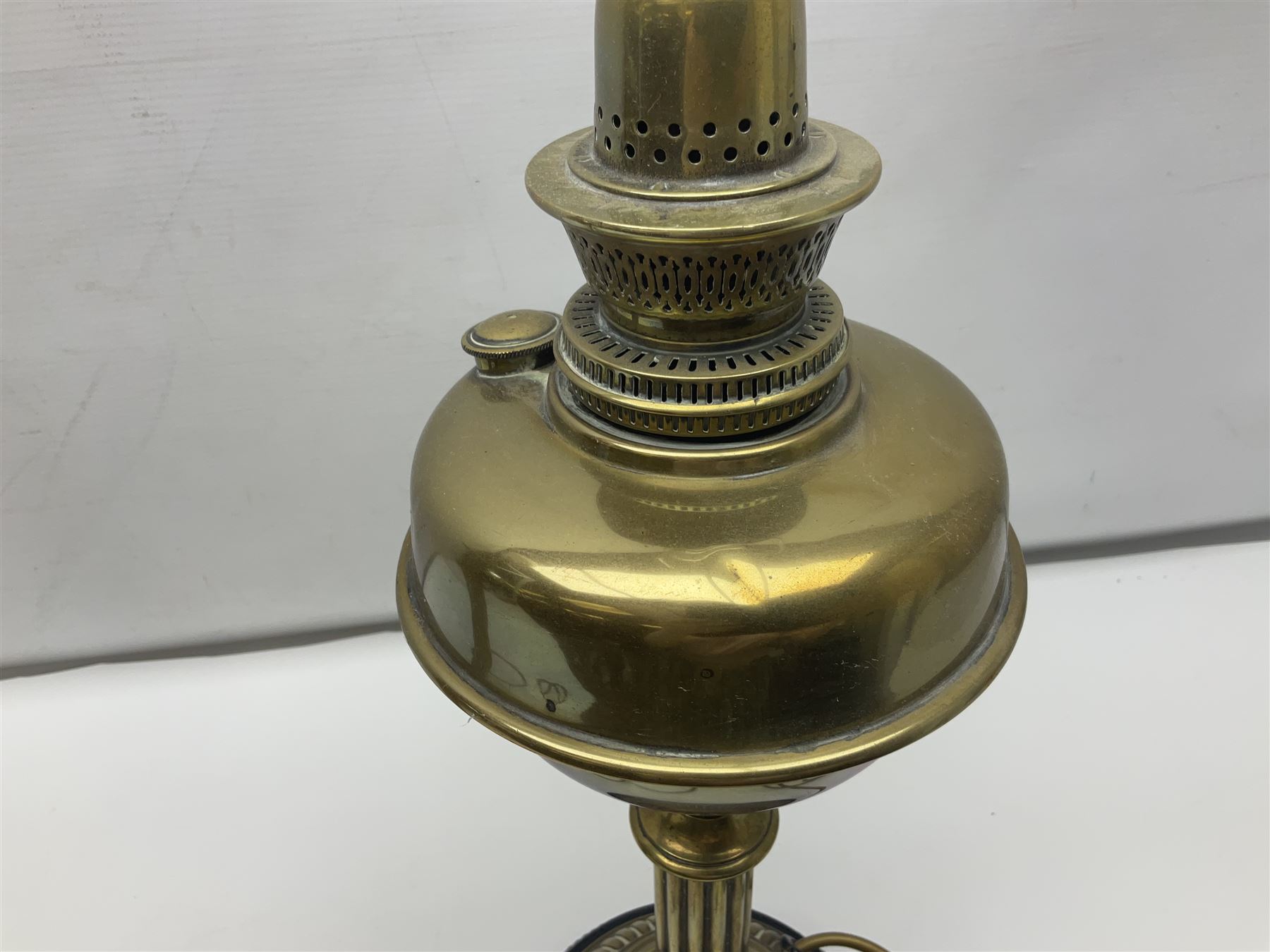 Brass table lamp in the form of a Corinthian column, together with a converted oil lamp, tallest without lightbulb H50cm