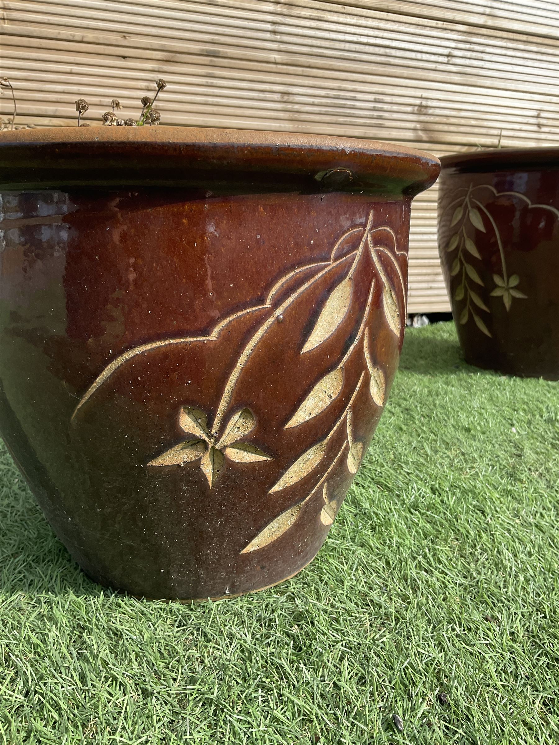 Set of five different size glazed planters  - THIS LOT IS TO BE COLLECTED BY APPOINTMENT FROM DUGGLEBY STORAGE, GREAT HILL, EASTFIELD, SCARBOROUGH, YO11 3TX