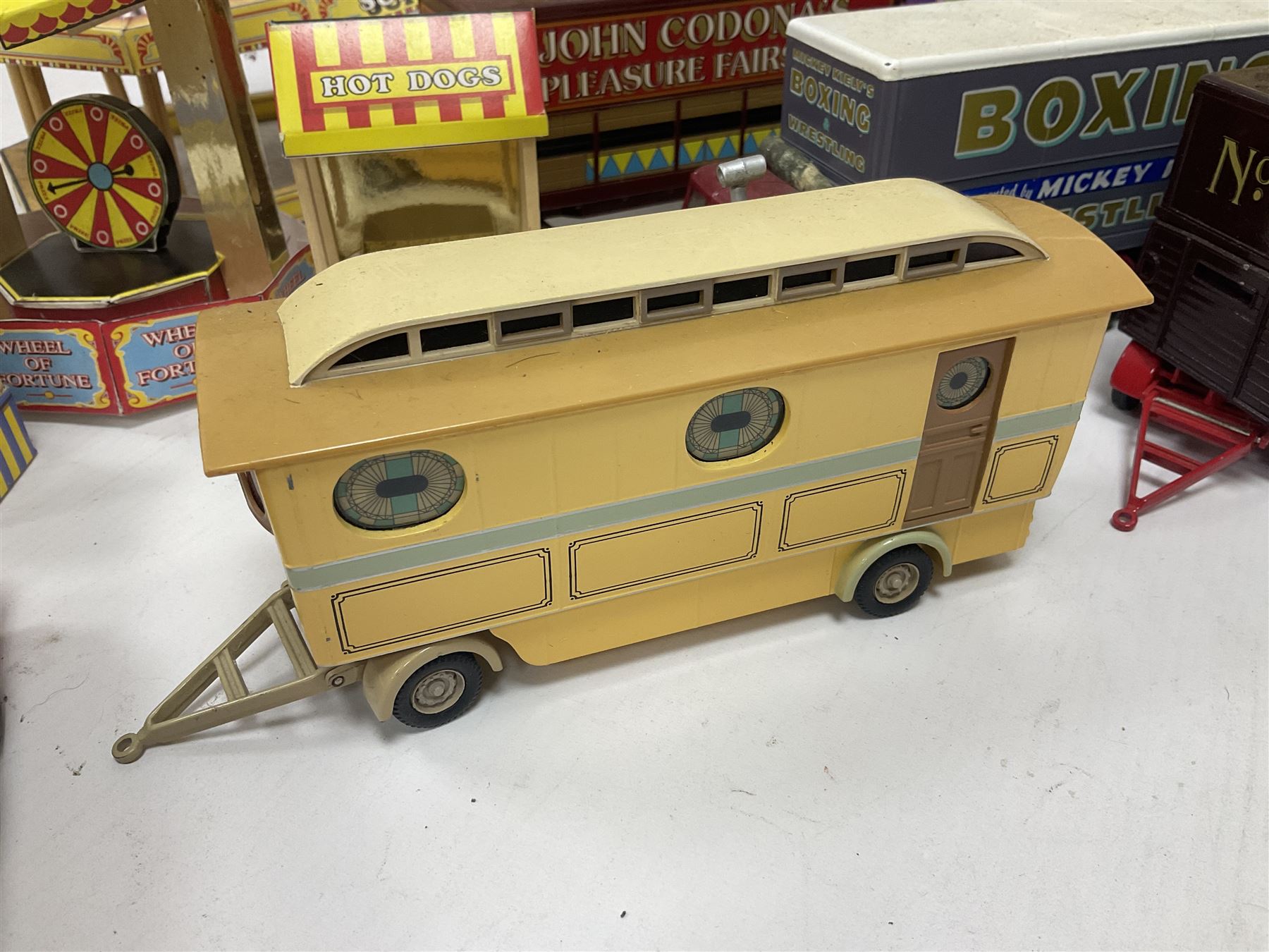 Corgi - various models both boxed and loose to include Dibnahs Choice 1 50 scale 80308, Classics 31702 and 97920, along with loose 1937 Rolls Royce 111 Sedance de Ville model, further mostly Showmans Range models and assembled fairground kits