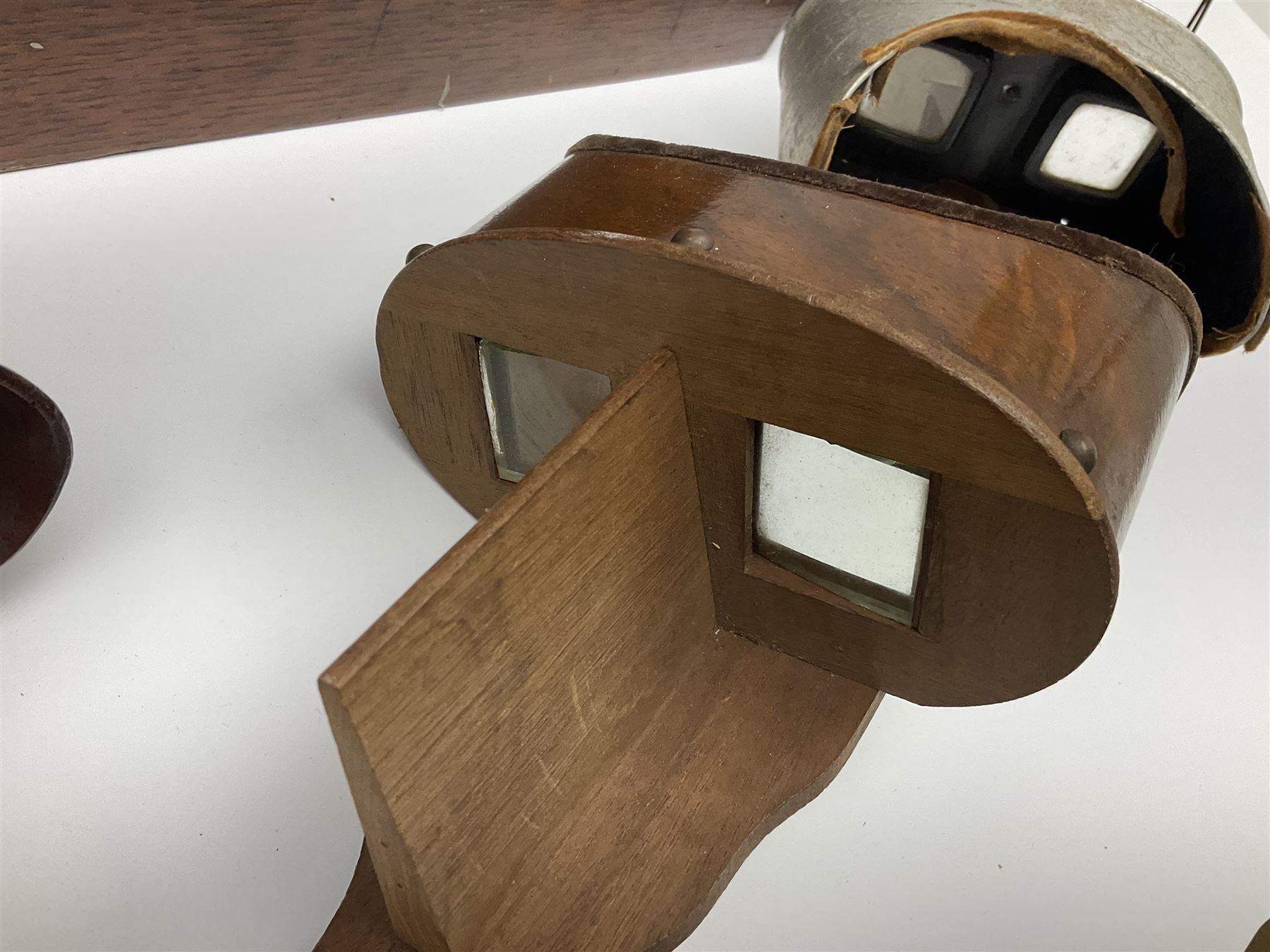 Underwood & Underwood sun sculpture stereoscope viewer, together with three other stereoscope viewer, and box of stereoscopic views by Realistic Travels 