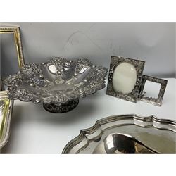 Quantity of silver plate, to include fruit bowl, sauce boats and salver etc, in one box