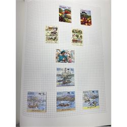 Australia 1913 and later stamps, including used and unused examples, postage due stamps, Queen Elizabeth II issues etc, housed in 'The Utile Hinged Leaf Album'