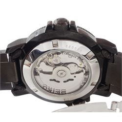 Seiko 5 Sports gentleman's stainless steel automatic wristwatch, Ref. 7S36-04N0, black dial with gilt baton hour markers and one other Seiko 5 Sports, Ref. 7S36-04X0, with grey dial and baton hour markers, both with day-date apertures and exhibition back cases, one boxed