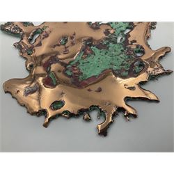 Large free form copper splash, with green patina and polished copper accents, at largest point H18cm, L23cm