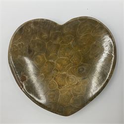 Fossilised coral dish in the form of a heart, D13cm